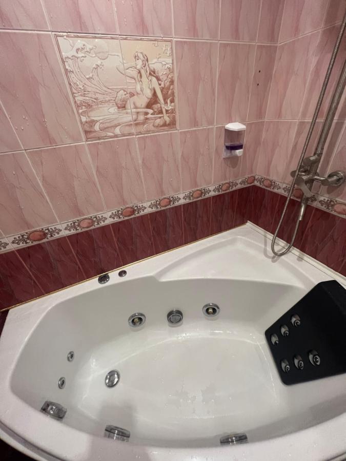 Apartament Afganskii Park Lägenhet Chişinau Exteriör bild