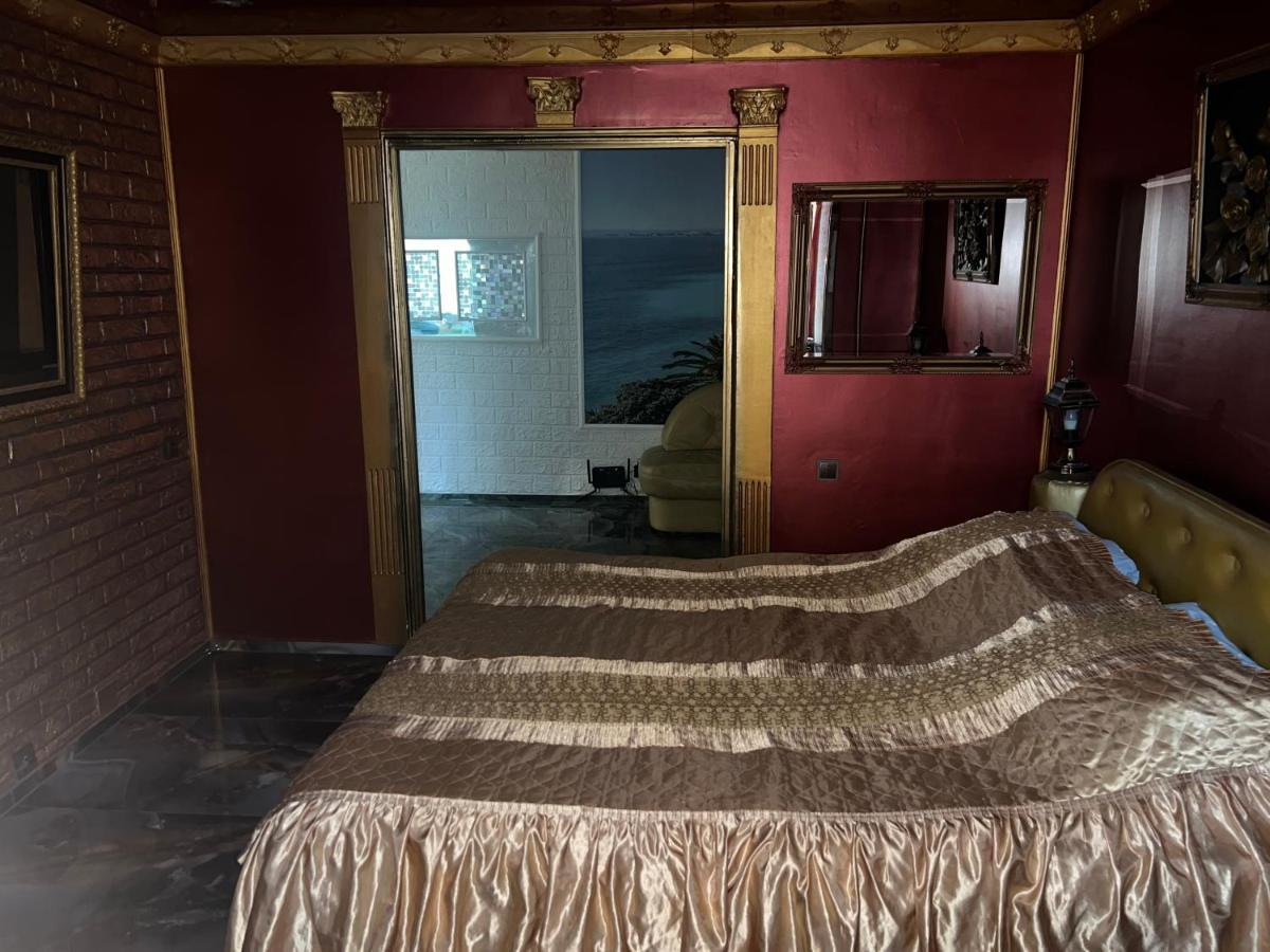 Apartament Afganskii Park Lägenhet Chişinau Exteriör bild