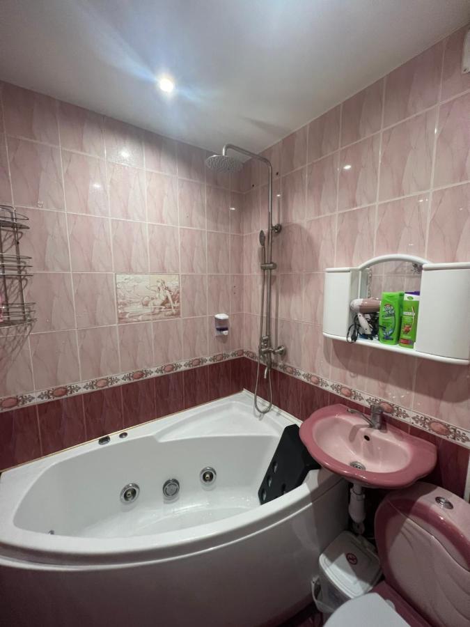Apartament Afganskii Park Lägenhet Chişinau Exteriör bild
