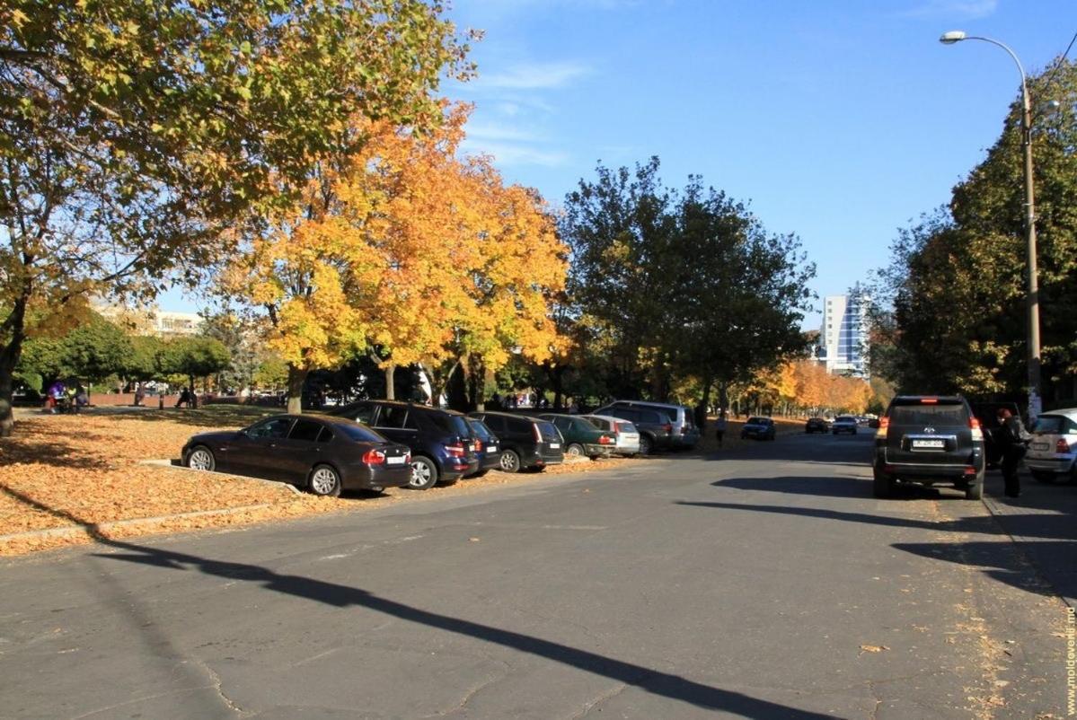 Apartament Afganskii Park Lägenhet Chişinau Exteriör bild
