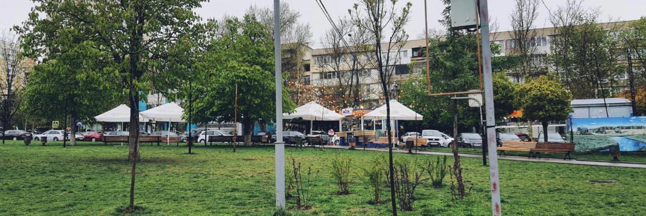Apartament Afganskii Park Lägenhet Chişinau Exteriör bild