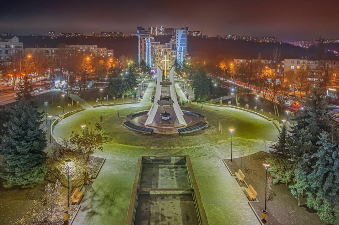 Apartament Afganskii Park Lägenhet Chişinau Exteriör bild